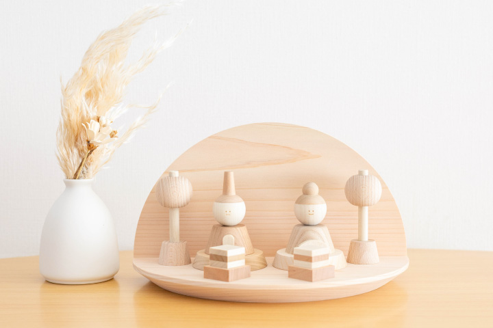 木製品のウィニーズＨＤ 淡い色味の小型ひな人形