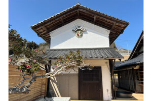 20代で起業　湯来町に広島初「蔵サウナ」　築100年の古民家再生、内・外気浴施設を整備