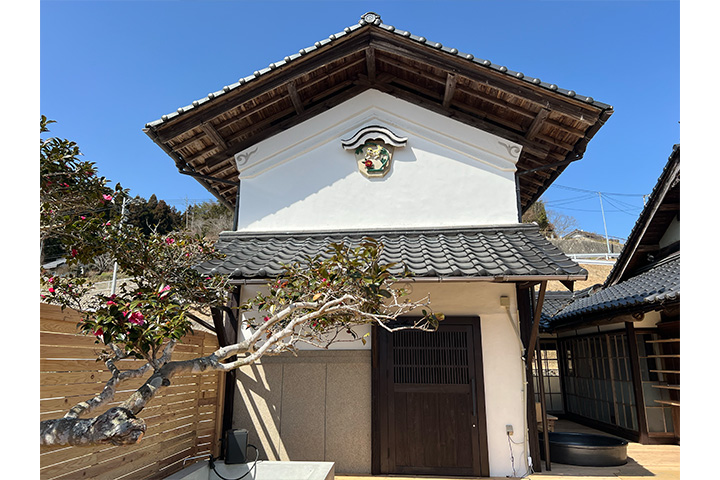 20代で起業　湯来町に広島初「蔵サウナ」　築100年の古民家再生、内・外気浴施設を整備